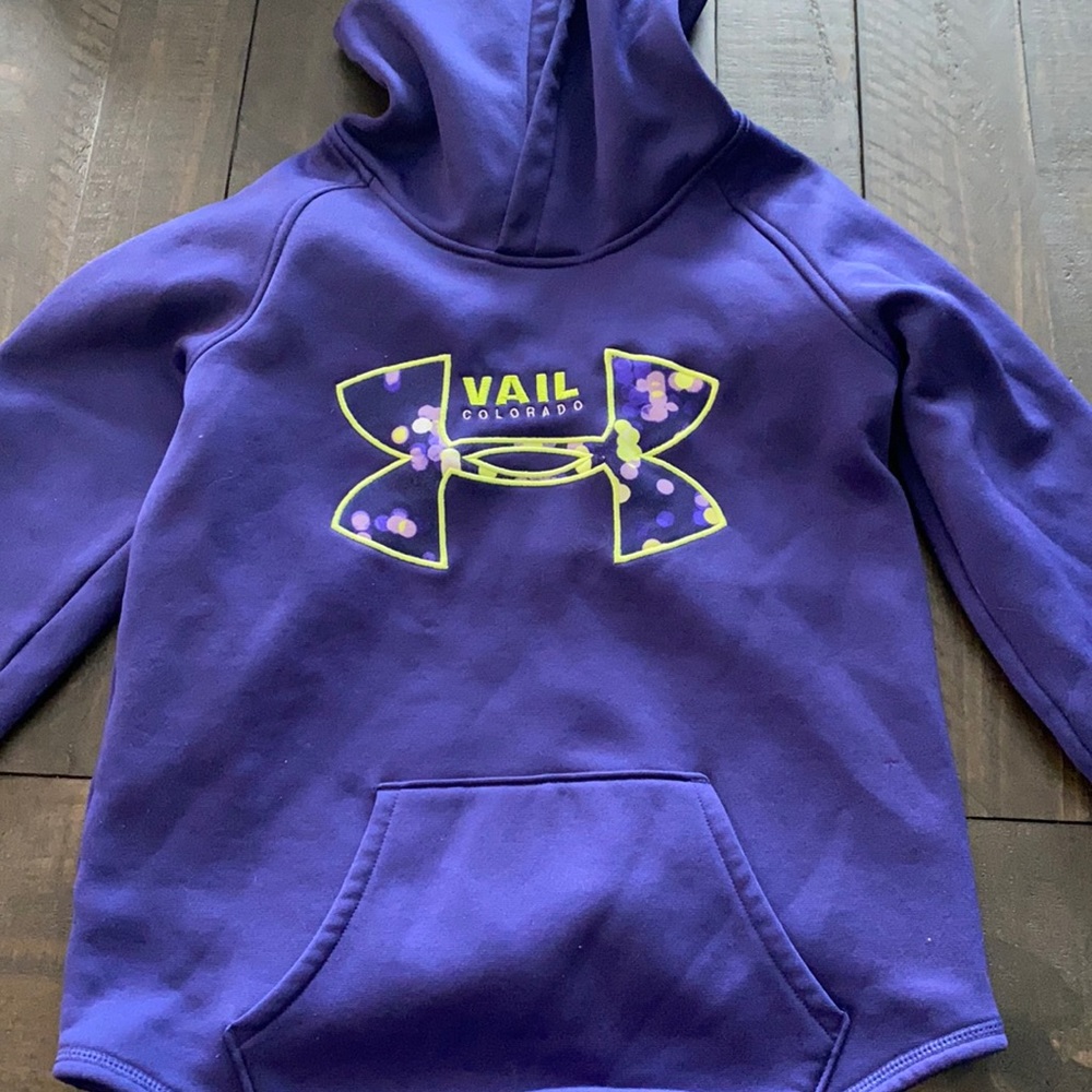 Under Armour girl’s Vail, CO hooded sweatshirt sm